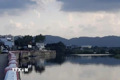 Hiện nay khu vực trên đã không còn hiện tượng nổi váng dầu. (Ảnh: TTXVN phát)