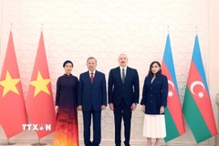Tổng Bí thư Tô Lâm và Phu nhân cùng Tổng thống Azerbaijan Ilham Aliyev và Phu nhân chụp ảnh chung. (Ảnh: Thống Nhất/TTXVN)