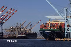 Quang cảnh cảng hàng hóa tại California, Mỹ. (Ảnh: THX/TTXVN phát)