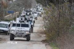 Đoàn xe của Lực lượng gìn giữ hòa bình Liên hợp quốc tại Liban (UNIFIL). (Ảnh: THX/TTXVN)