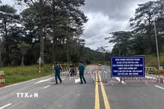 Lâm Đồng cấm đèo Prenn Đà Lạt trong 6 ngày để hoàn thành sửa chữa sạt lở. (Ảnh: Chu Quốc Hùng/TTXVN)