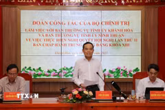 Bí thư Trung ương Đảng, Trưởng Ban Chính sách, chiến lược Trung ương Trần Lưu Quang phát biểu tại buổi làm việc. (Ảnh: Phan Sáu/TTXVN)