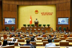 Bộ trưởng Bộ Xây dựng Trần Hồng Minh, Bộ trưởng Bộ Tài chính giải trình, làm rõ một số vấn đề đại biểu Quốc hội nêu. (Ảnh: Doãn Tấn/TTXVN)