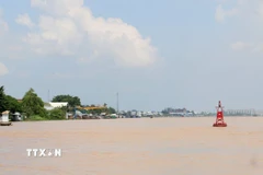 Việc vận hành mở xả lũ 2 cống Tha La, Trà Sư sẽ giúp điều tiết lũ cho vùng Tứ giác Long Xuyên. (Ảnh: Công Mạo/TTXVN)