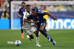 Cape Verde (áo xanh) vào vòng knock-out World Cup 2026 sau trận hòa Saudi Arabia. (Ảnh: AFP/TTXVN)