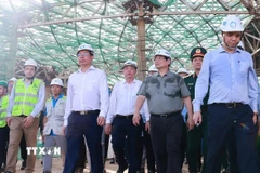 Thủ tướng Phạm Minh Chính kiểm tra tiến độ thi công Dự án Cảng hàng không quốc tế Long Thành. (Ảnh: Dương Giang/TTXVN)
