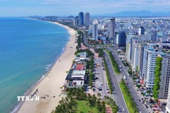 Thành phố Đà Nẵng nay đã trở thành điểm đến du lịch nổi tiếng trong nước và quốc tế, với lợi thế hạ tầng phát triển và bãi biển trải dài. (Ảnh: Quốc Dũng/TTXVN)