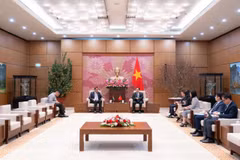 Tổng Thư ký Quốc hội, Chủ nhiệm Văn phòng Quốc hội Lê Quang Mạnh làm việc với Tổng Thư ký Hạ viện Jordan. (Nguồn: Quốc hội)
