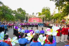 Trình diễn, giới thiệu quảng bá văn hóa nghệ thuật truyền thống dân tộc Mường tại Hà Nội, ngày 22/11/2025. (Ảnh: Minh Sơn/Vietnam+)