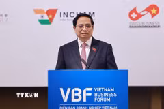 Thủ tướng Phạm Minh Chính phát biểu tại Diễn đàn doanh nghiệp Việt Nam thường niên với chủ đề “Doanh nghiệp đồng hành với Chính phủ chuyển đổi xanh trong kỷ nguyên số.” (Ảnh: Dương Giang/TTXVN)
