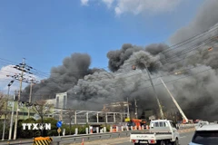 Hiện trường vụ hỏa hoạn tại nhà máy phụ tùng ôtô ở Daejeon, Hàn Quốc, ngày 20/3/2026. (Ảnh: Yonhap/TTXVN)