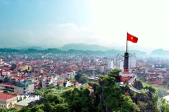 Thành phố Lạng Sơn nhìn từ phía Cột cờ núi Phai Vệ. (Ảnh: Anh Tuấn/TTXVN)