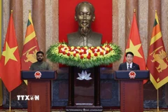 Chủ tịch nước Lương Cường và Tổng thống Sri Lanka Anura Kumara Dissanayaka tại cuộc gặp gỡ báo chí. (Ảnh: Lâm Khánh/TTXVN)