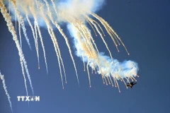 Khoảnh khắc Su-30MK2 thả bẫy nhiệt tuyệt đẹp trên bầu trời ngày 30/4