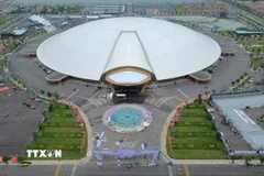 Sảnh vào chính của Trung tâm Triển lãm Việt Nam được trang hoàng chuẩn bị cho ngày khánh thành. (Ảnh: Quốc Khánh/TTXVN)