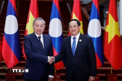 Tổng Bí thư Tô Lâm hội kiến Thủ tướng Lào Sonexay Siphandone. (Ảnh: Thống Nhất/TTXVN)
