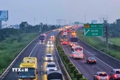 Cao tốc Thành phố Hồ Chí Minh - Trung Lương đoạn xảy ra vụ cháy xe giường nằm. (Ảnh: Minh Phú/TTXVN)