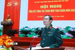 Đại tướng Nguyễn Tân Cương, Ủy viên Trung ương Đảng, Ủy viên Thường vụ Quân ủy Trung ương, Tổng Tham mưu trưởng Quân đội nhân dân Việt Nam, Thứ trưởng Bộ Quốc phòng phát biểu tại Hội nghị. (Ảnh: TTXVN phát)