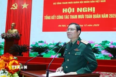Đại tướng Nguyễn Tân Cương, Ủy viên Trung ương Đảng, Ủy viên Thường vụ Quân ủy Trung ương, Tổng Tham mưu trưởng Quân đội nhân dân Việt Nam, Thứ trưởng Bộ Quốc phòng phát biểu tại Hội nghị. (Ảnh: TTXVN phát)
