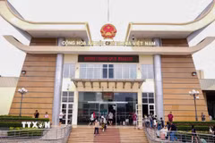 Hoạt động xuất nhập cảnh tại Cửa khẩu quốc tế Mộc Bài, xã Bến Cầu, tỉnh Tây Ninh. (Ảnh: Minh Phú/TTXVN)
