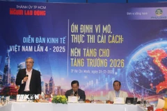 Với chủ đề "Ổn định vĩ mô, thực thi thể chế - Nền tảng cho tăng trưởng 2026", Diễn đàn Kinh tế Việt Nam thu hút sự tham gia của nhiều chuyên gia, doanh nghiệp đầu ngành. (Ảnh: Hứa Chung/TTXVN)