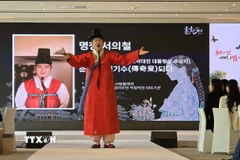 Danh ca Pansori Seo Eui Cheol biểu diễn một đoạn trong Chunhyang-ga, tái hiện di sản văn hóa truyền thống lâu đời của Lễ hội Chunhyang lần thứ 96. (Ảnh: Đức Thắng/TTXVN)