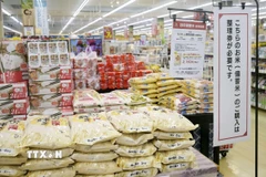 Gạo được bán tại siêu thị ở Sendai, Nhật Bản. (Ảnh: Kyodo/TTXVN)