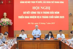Ông Đỗ Văn Chiến, Ủy viên Bộ Chính trị, Bí thư Trung ương Đảng, Bí thư Đảng ủy Mặt trận Tổ quốc, các đoàn thể Trung ương, Chủ tịch Ủy ban Trung ương Mặt trận Tổ quốc Việt Nam chủ trì Hội nghị. (Ảnh: TTXVN phát)