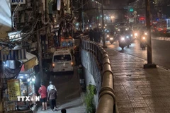 Lực lượng chức năng có mặt tại hiện trường. (Ảnh: TTXVN phát)