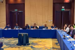 Ông Trần Anh Tú chủ trì cuộc họp kỹ thuật môn Bóng đá bãi biển Asian Beach Games 2026 tại Tam Á, Hải Nam (Trung Quốc). (Nguồn: VFF)