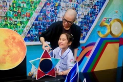 Chương trình được thiết kế để các em có thể sờ, chạm, tìm hiểu trước về sân khấu, đạo cụ và nhân vật.