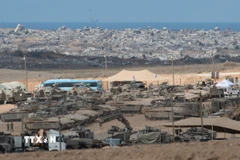 Xe quân sự Israel được triển khai tại biên giới với Gaza ngày 10/10/2025. (Nguồn: THX/TTXVN)