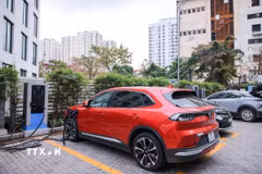 Ôtô điện được áp dụng lệ phí trước bạ lần đầu 0% đến hết năm 2030. (Ảnh: Hoàng Hiếu/TTXVN)