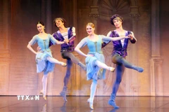 Các nghệ sỹ biểu diễn vở ba lê “Romeo & Juliet.” (Ảnh: Phạm Kiên/TTXVN)