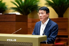 Bộ Trưởng Bộ Công an Lương Tam Quang trình bày Tờ trình dự án Luật Chuyển giao người đang chấp hành án phạt tù. (Ảnh: Phương Hoa/TTXVN)