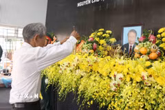 Đoàn các Cựu chiến binh viếng Nguyên Chủ tịch nước Trần Đức Lương. (Ảnh: Đoàn Hữu Trung/TTXVN)