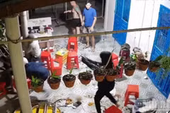 Ảnh cắt từ clip camera ghi lại tại hiện trường vụ việc.