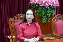 Ủy viên Ban Thường vụ Tỉnh ủy, Phó Chủ tịch Thường trực Ủy ban MTTQ Việt Nam tỉnh Vĩnh Long Nguyễn Thị Hồng Nhung trả lời phỏng vấn phóng viên TTXVN. (Ảnh: Phạm Minh Tuấn/TTXVN)