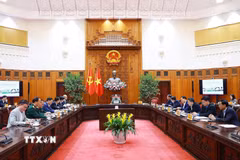 Thủ tướng Phạm Minh Chính chủ trì họp về công tác khắc phục hư hỏng công trình cầu sông Lô thuộc địa bàn xã Đoan Hùng, tỉnh Phú Thọ. (Ảnh: Dương Giang/TTXVN)