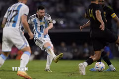 Messi tiếp tục giữ vai trò thủ lĩnh của Argentina tại World Cup 2026. (Ảnh: AFP/ TTXVN)