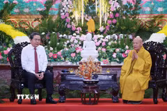 Chủ tịch Quốc hội Trần Thanh Mẫn thăm, chúc mừng Hòa thượng Thích Thiện Nhơn, Phó Pháp chủ Hội đồng chứng minh, Chủ tịch Hội đồng trị sự Trung ương Giáo hội Phật giáo Việt Nam. (Ảnh: Văn Điệp/TTXVN)
