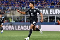 Ollie Watkins lập cú đúp giúp Aston Villa giành lợi thế lớn.
