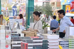 Khách tham quan Lễ hội Đường sách Tết Bính Ngọ năm 2026. (Ảnh: Thanh Vũ/TTXVN)