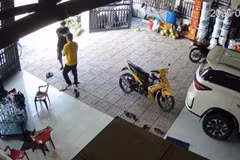 Hiện trường vụ nổ súng. (Ảnh chụp màn hình từ camera an ninh)