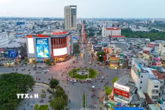 Nút giao các đường Cách Mạng Tháng Tám-Hùng Vương-Trần Phú-Nguyễn Trãi trên địa bàn quận Ninh Kiều. (Ảnh: Thanh Liêm/TTXVN)