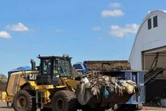 Chất thải được nghiền nhỏ, đưa vào các hầm ủ có sục khí, đạt nhiệt độ trên 37,8 độ C đủ để tiêu diệt mầm bệnh và hạt cỏ dại. (Nguồn: economictimes)