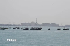 Tàu của Lực lượng Vệ binh Cách mạng Hồi giáo Iran (IRGC) tại một lễ kỷ niệm ở Vịnh Persian. (Ảnh: THX/TTXVN)