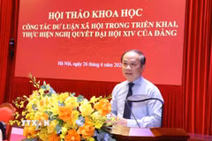 Đồng chí Phạm Tất Thắng, Ủy viên Trung ương Đảng, Phó Trưởng Ban Thường trực Ban Tuyên giáo và Dân vận Trung ương phát biểu kết luận tại Hội thảo khoa học quốc gia với chủ đề: “Công tác dư luận xã hội trong triển khai, thực hiện Nghị quyết Đại hội XIV của Đảng.” (Ảnh: Văn Điệp/TTXVN)