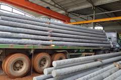 Quảng Trị: Một công nhân tử vong do cột điện rơi trúng trong lúc bốc dỡ