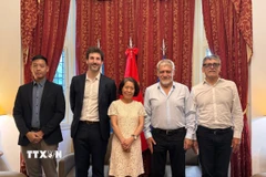 Đại sứ Việt Nam tại Argentina Ngô Minh Nguyệt tiếp đoàn Liên đoàn công chức nhà nước Mỹ Latinh và Caribe (CLATE). (Ảnh: Diệu Hương/TTXVN)